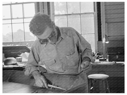 Earl Gentry Welder at Babcock Airplane Plant 1942 - Available at KNOWOL