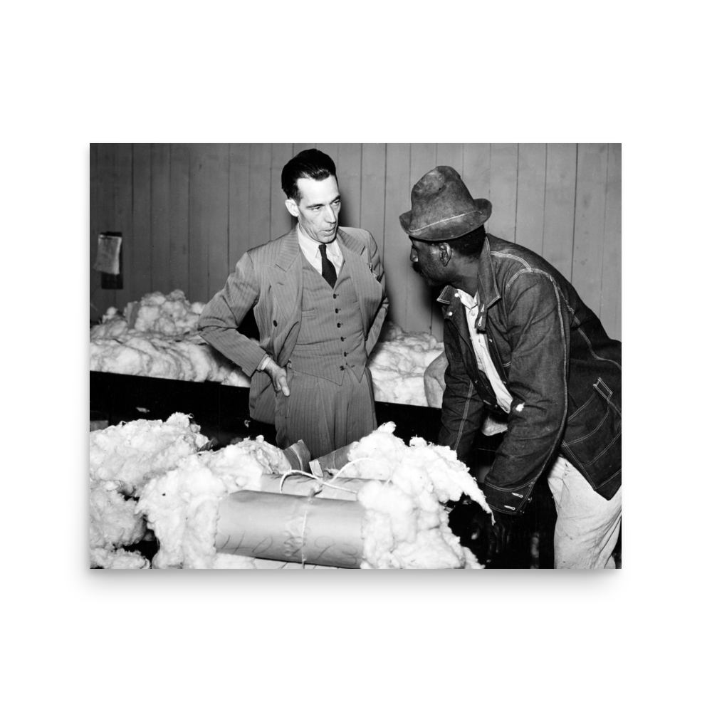MS - Black Farmer Discusses Cotton Prices with White Buyer, Clarksdale, Mississippi, 1939