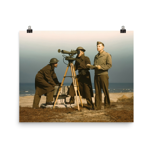 VA - Men of Fort Story operate an azimuth instrument in sea-target practice, Fort Story, Va. 1942