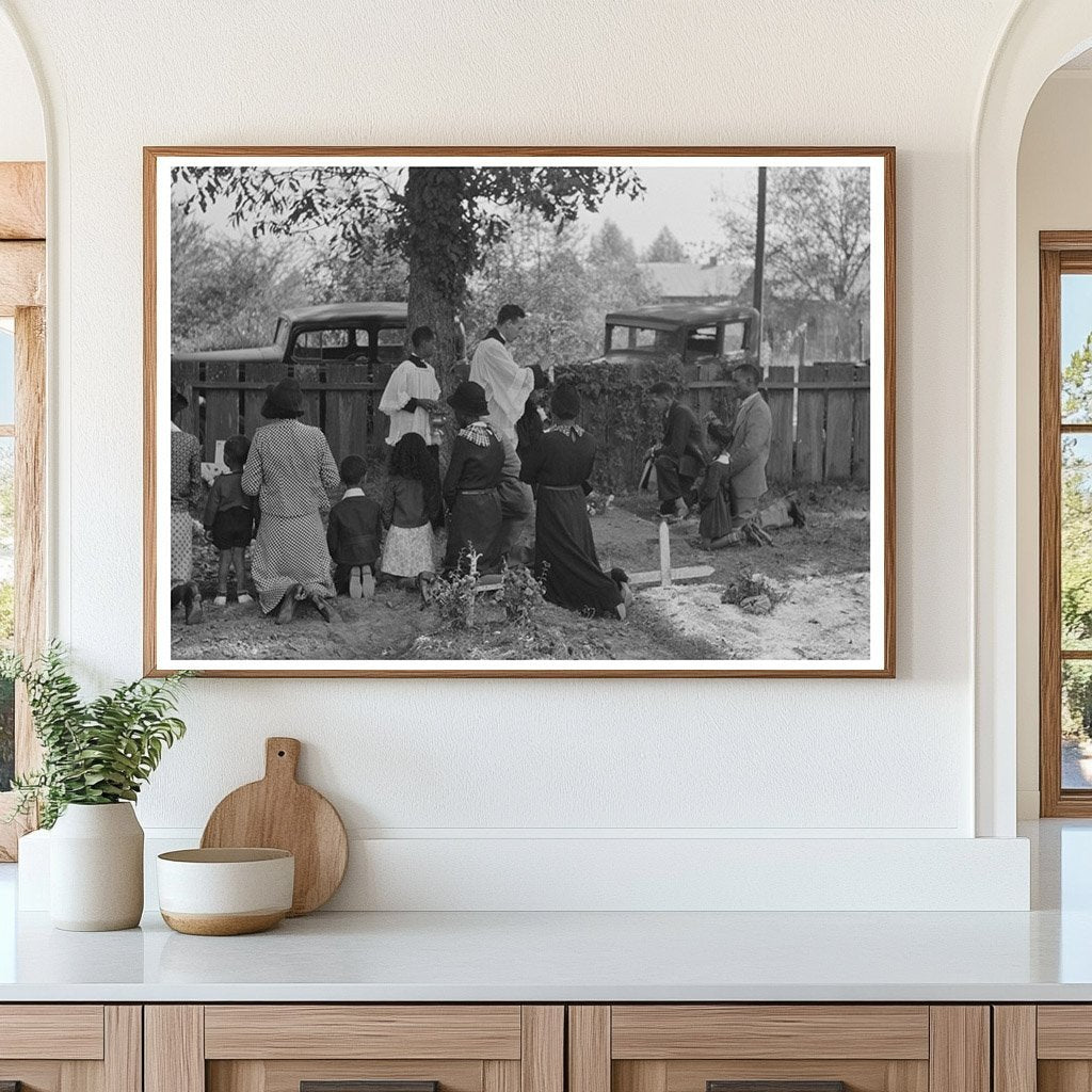 Family Gathering in Cemetery on All Saints Day 1938 - Available at KNOWOL