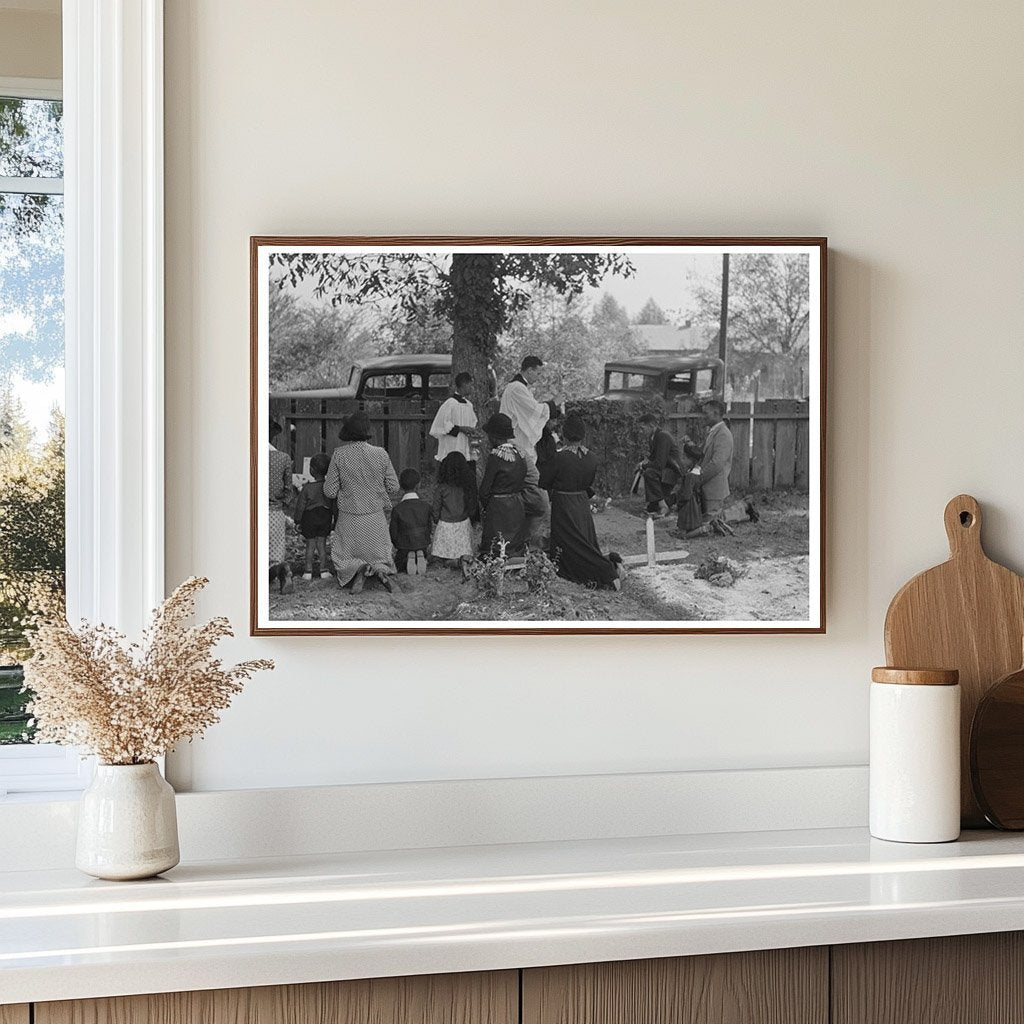 Family Gathering in Cemetery on All Saints Day 1938 - Available at KNOWOL