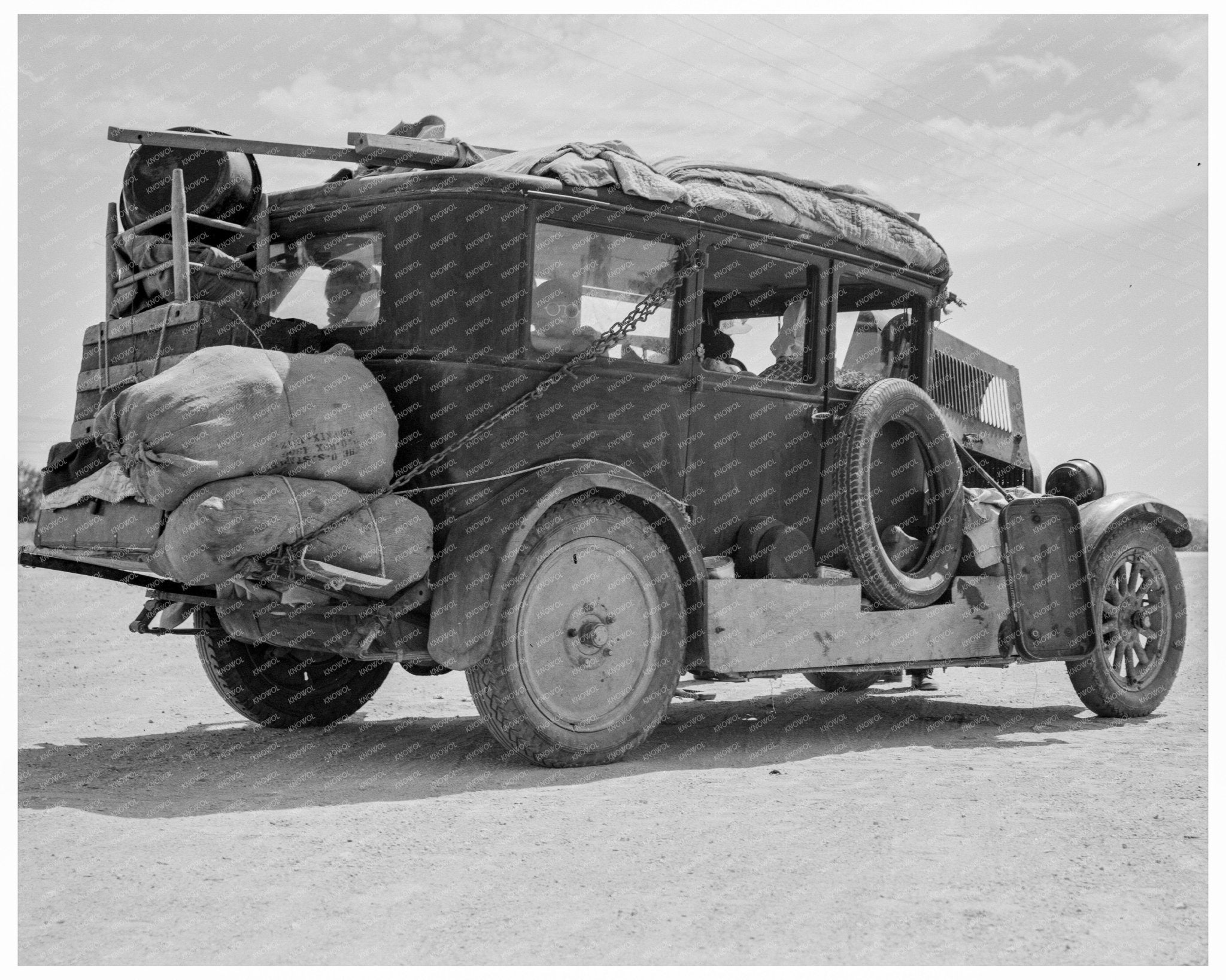 Family of Nine Repairs Car on Road in Arizona May 1937 - Available at KNOWOL