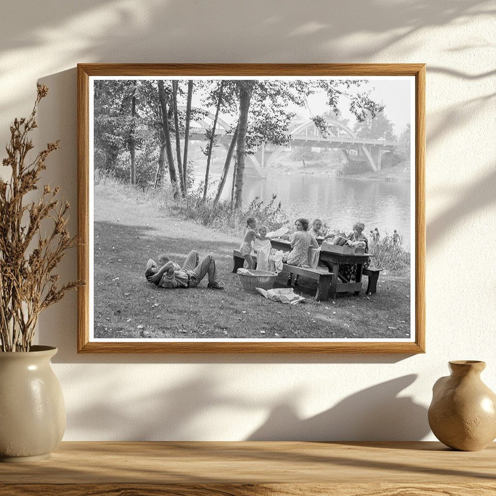 Family Picnic by Rogue River Oregon August 1939 - Available at KNOWOL