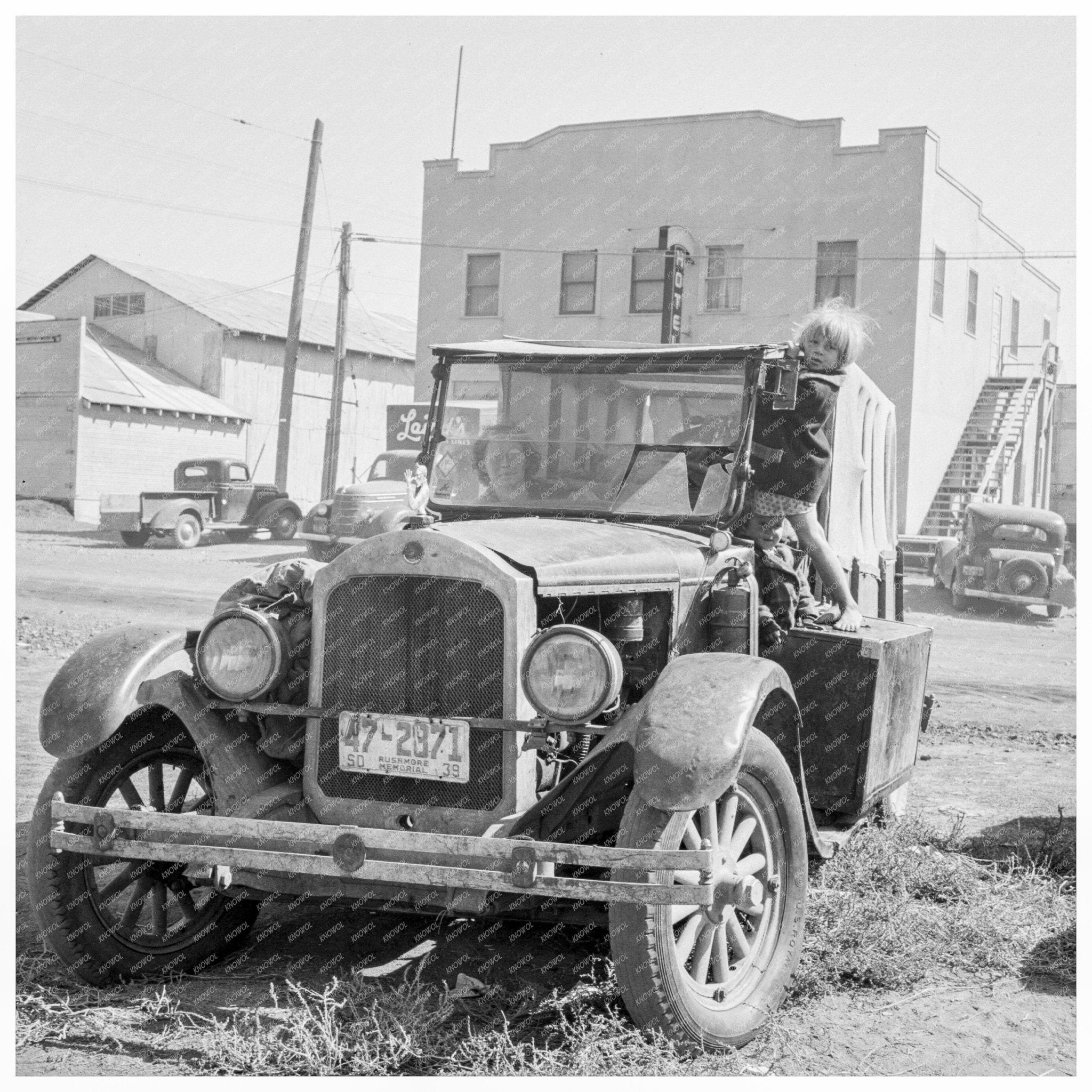 Family Traveling in Tulelake California 1939 - Available at KNOWOL