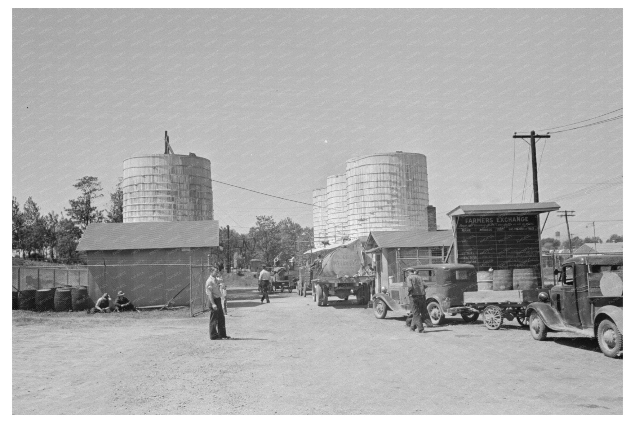 Farmer Waiting in Line for Liquid Feed Owensboro 1938 - Available at KNOWOL