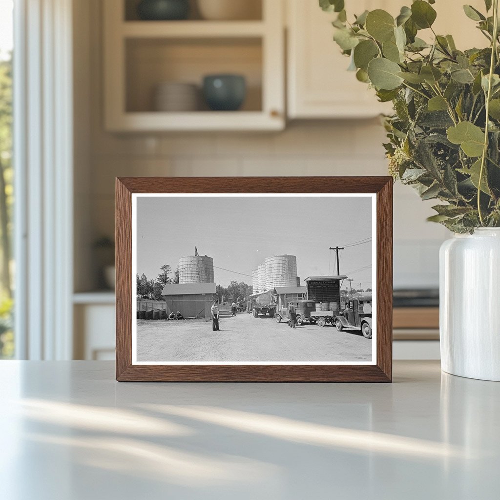 Farmer Waiting in Line for Liquid Feed Owensboro 1938 - Available at KNOWOL