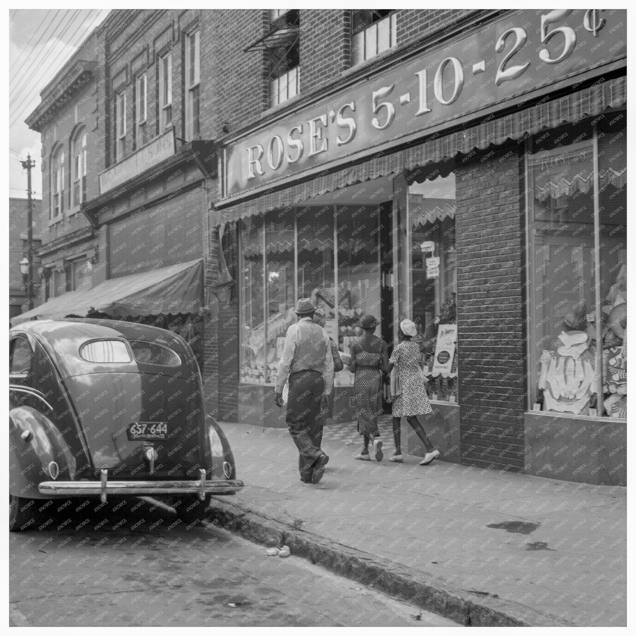 Fayetteville Street Siler City North Carolina 1939 - Available at KNOWOL