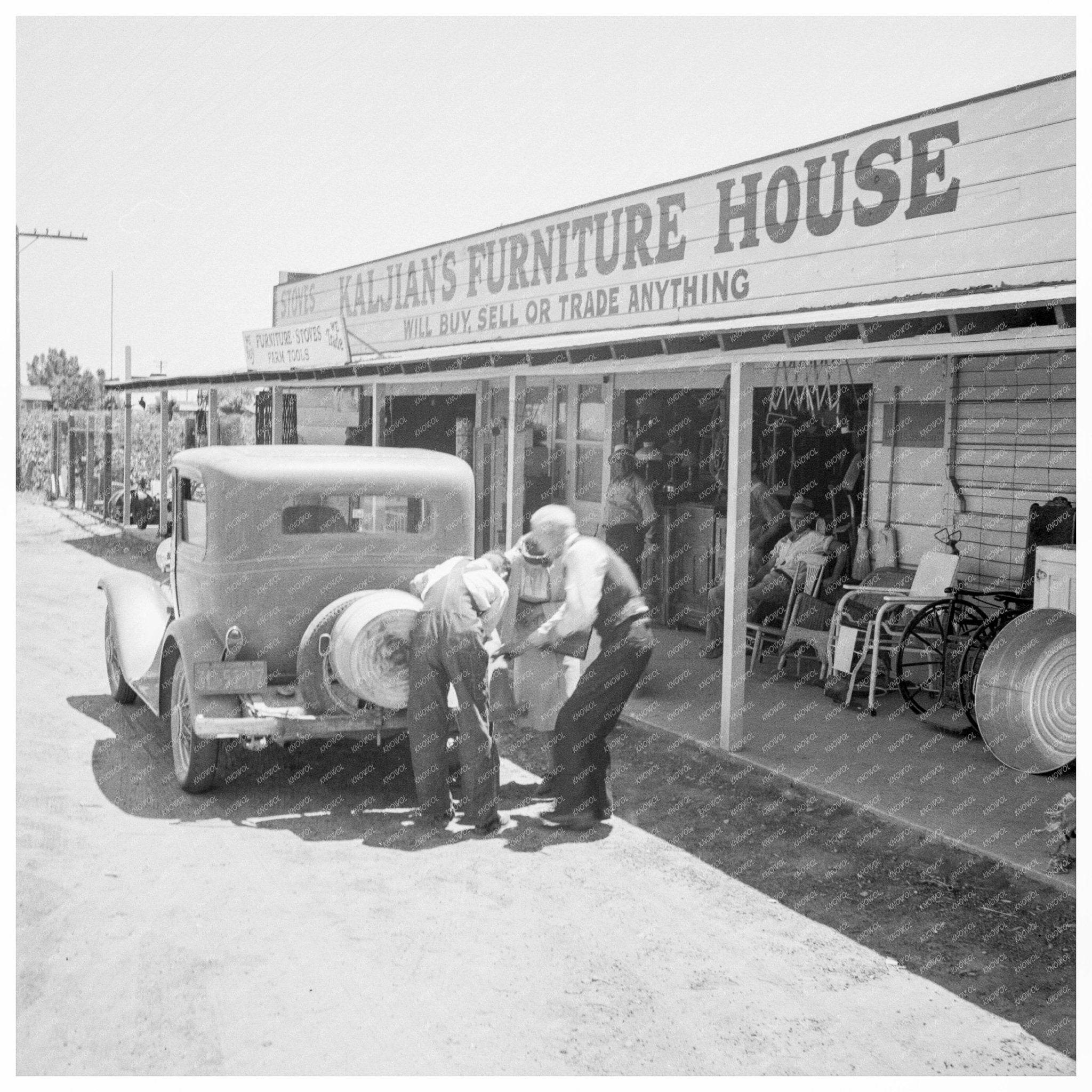 Fresno California Businesses on U.S. Route 99 May 1939 - Available at KNOWOL