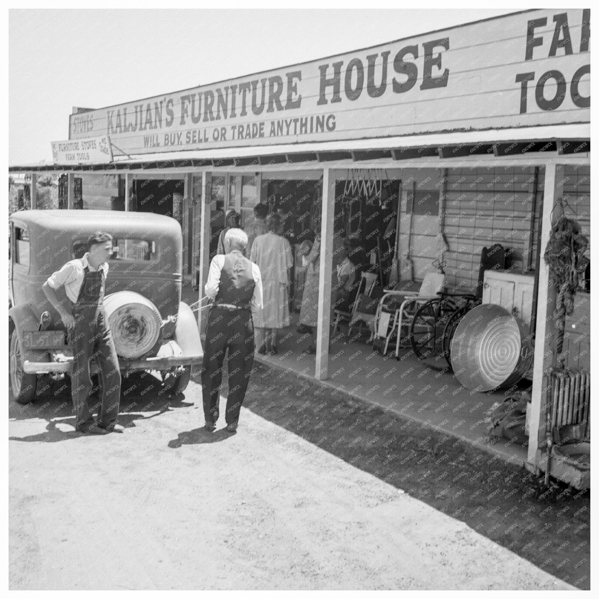 Fresno California U.S. Route 99 Businesses May 1939 - Available at KNOWOL