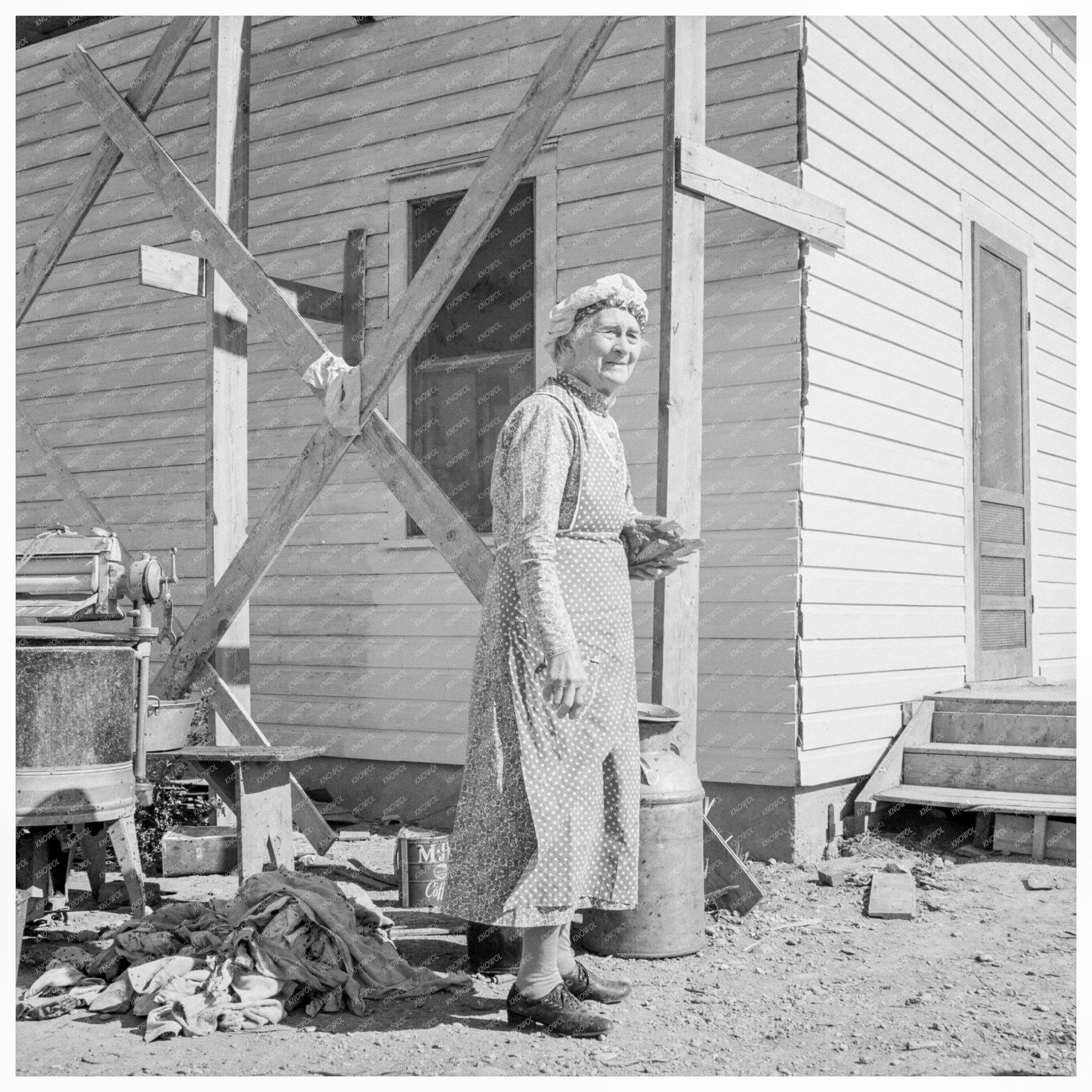 Grandmother with Family in Willow Creek Oregon 1939 - Available at KNOWOL