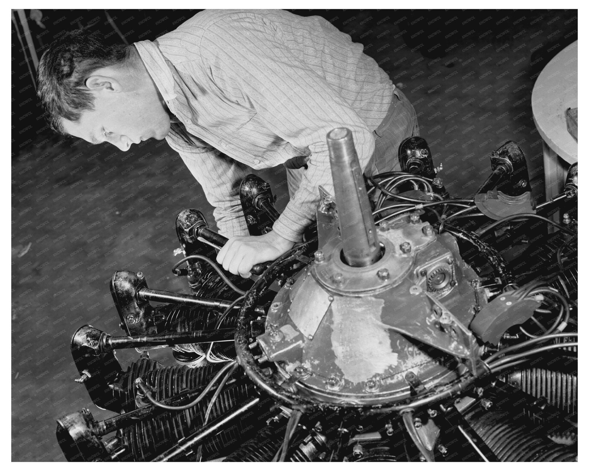 High School Students Build Aircraft in Daytona Beach 1942 - Available at KNOWOL