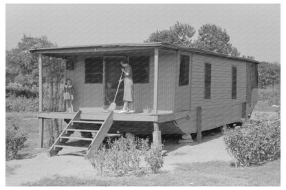 House Adapted from Houseboat Caruthersville Missouri 1938 - Available at KNOWOL