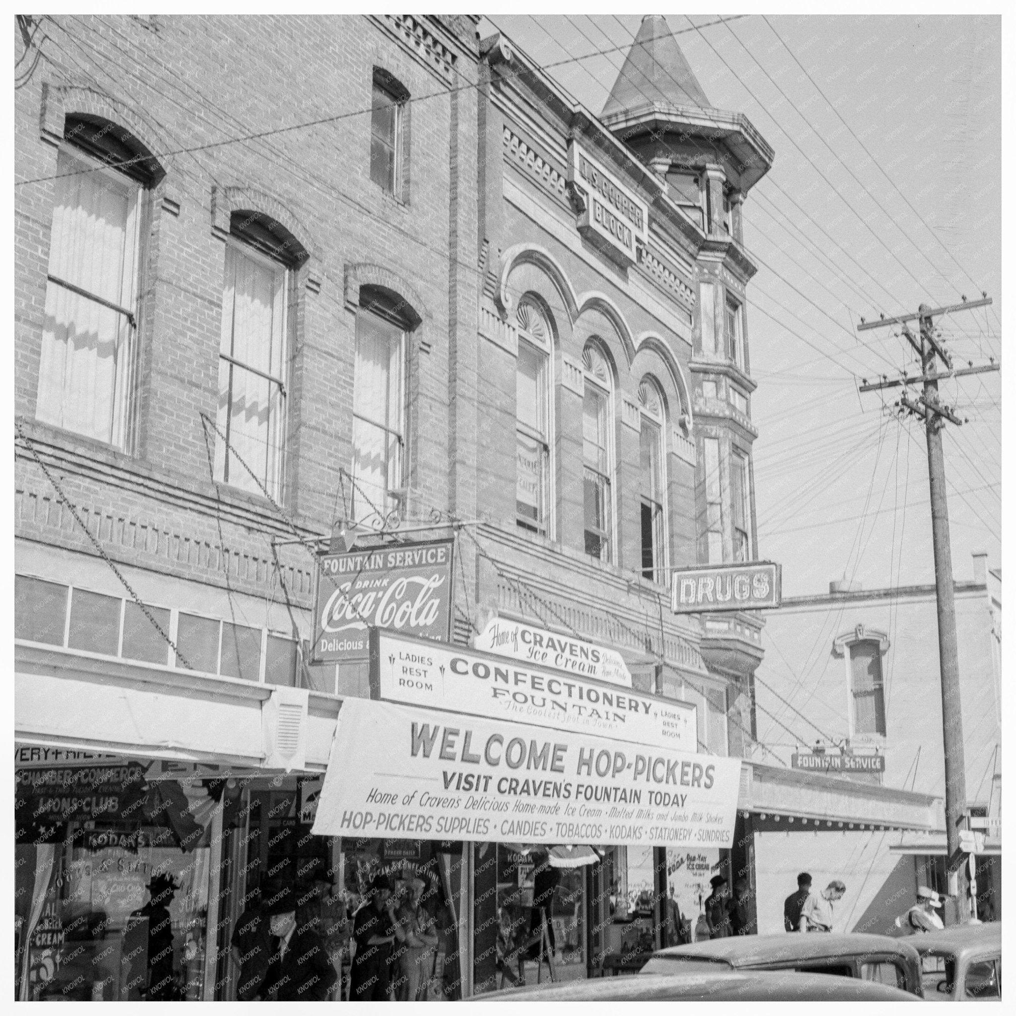 Independence Oregon Street Corner Hop Season 1939 Photo - Available at KNOWOL