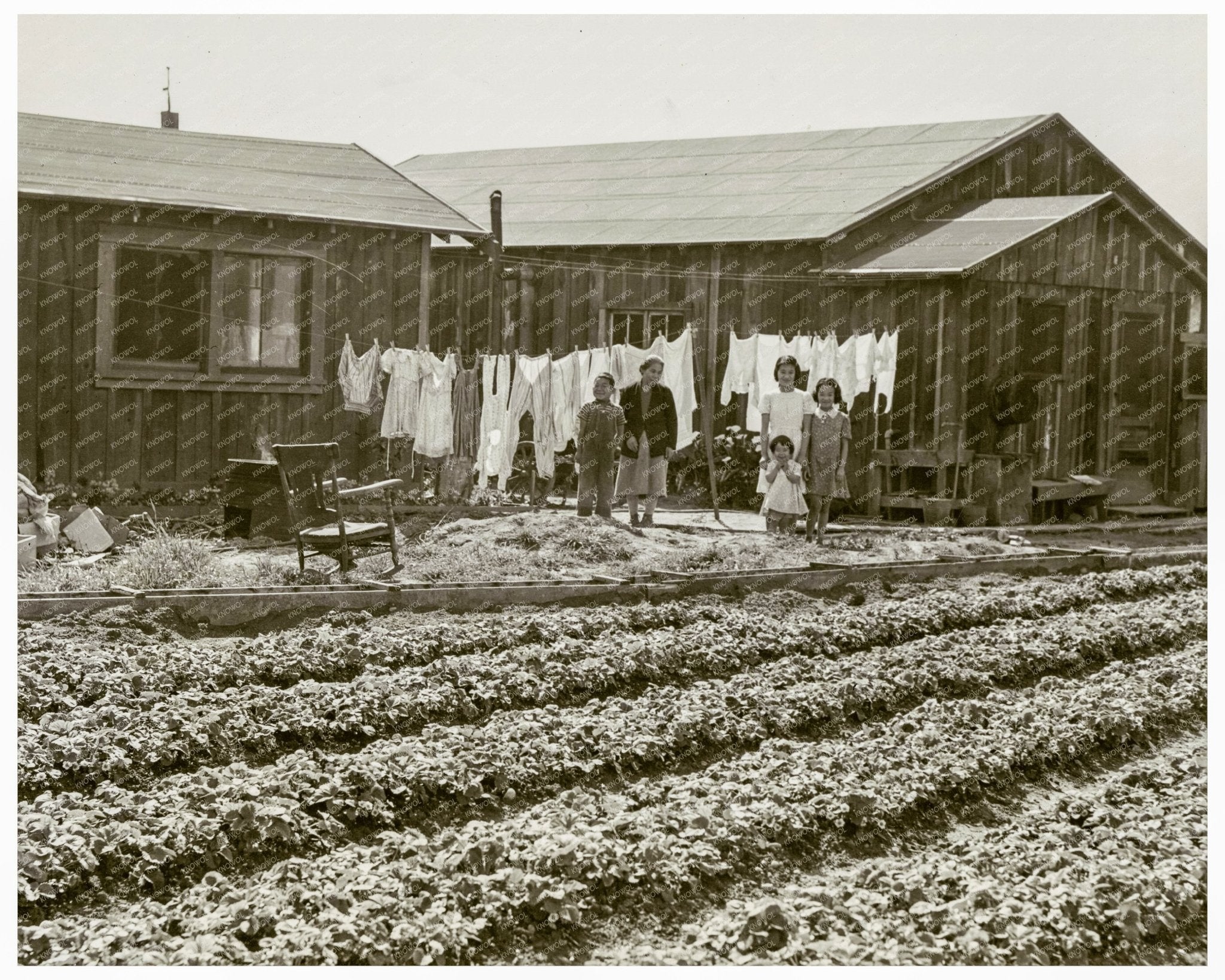 Japanese American Family in Mountain View 1942 - Available at KNOWOL