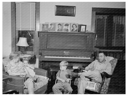 La Roe Family in Eustis Florida March 1942 - Available at KNOWOL