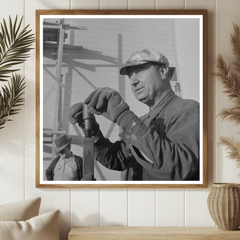 Las Vegas Construction Worker at Magnesium Plant 1942 - Available at KNOWOL