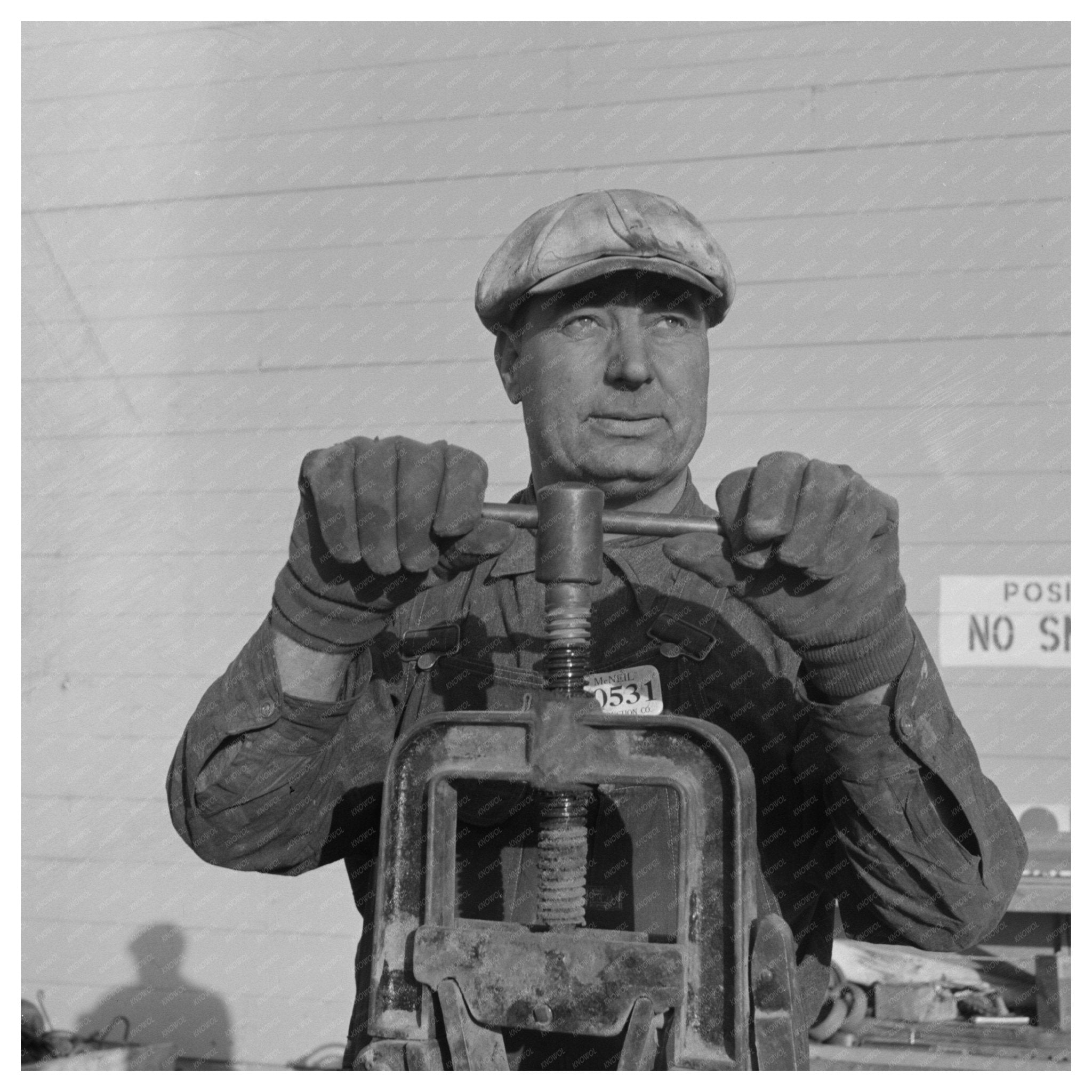 Las Vegas Pipe Fitting Worker 1942 - Available at KNOWOL