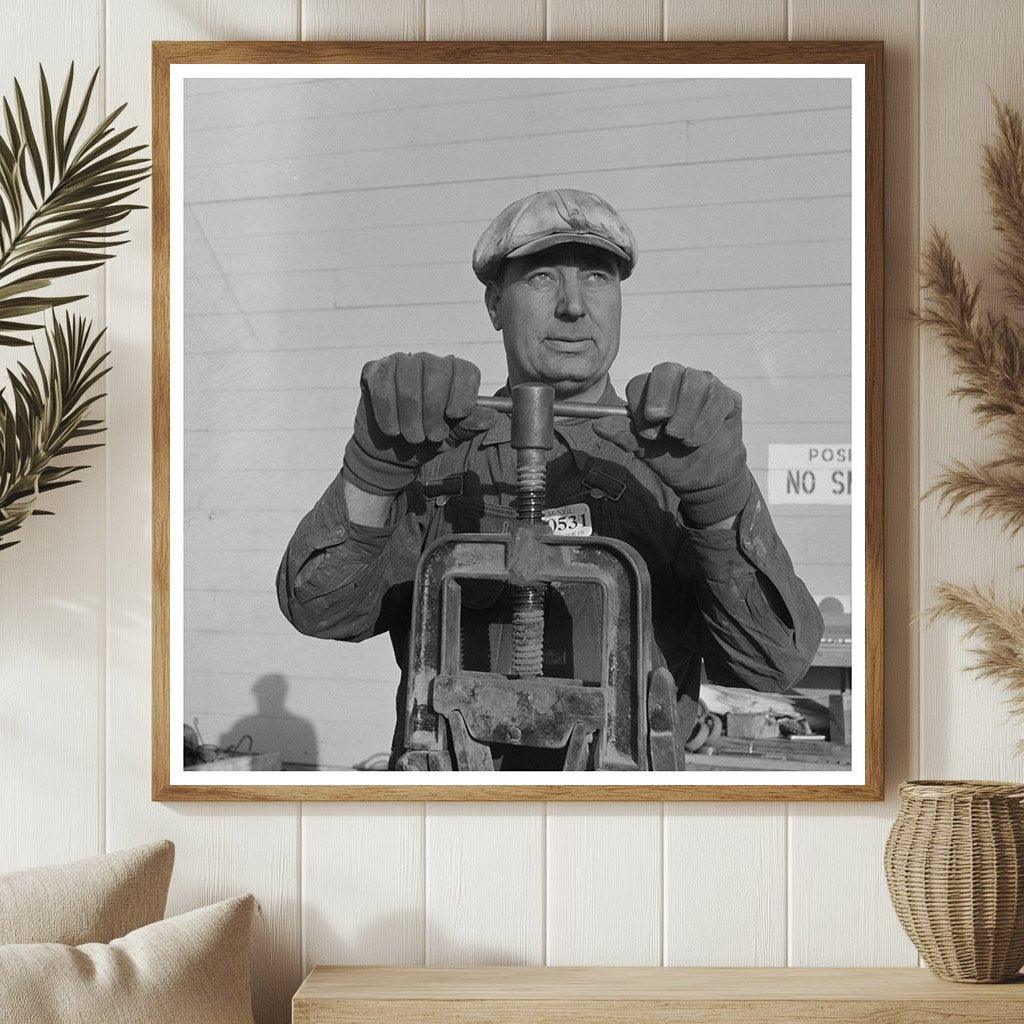 Las Vegas Pipe Fitting Worker 1942 - Available at KNOWOL