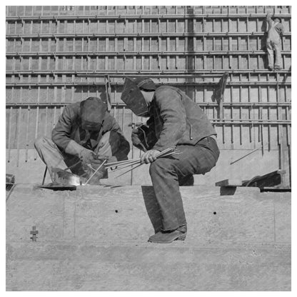 Las Vegas Welders at Basic Magnesium Plant 1943 - Available at KNOWOL