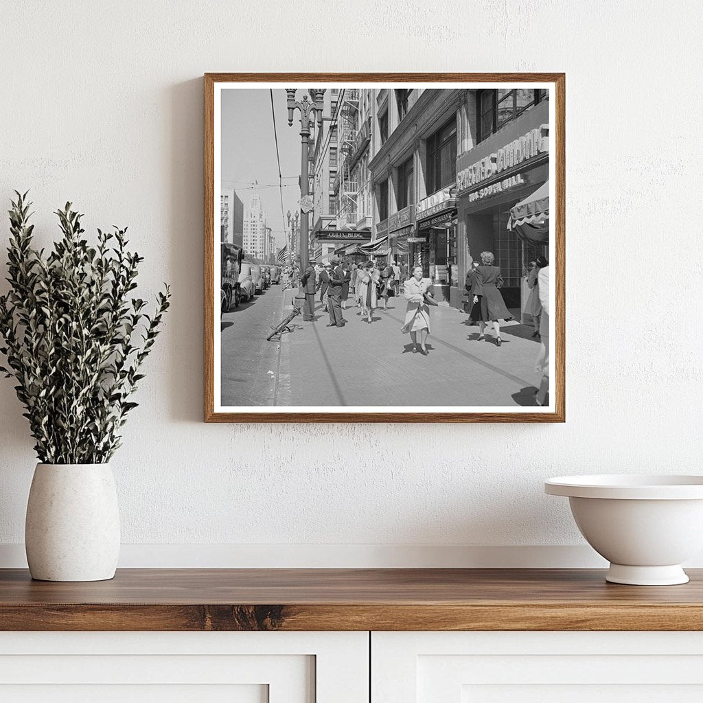 Los Angeles street scene April 1942 vintage photo - Available at KNOWOL