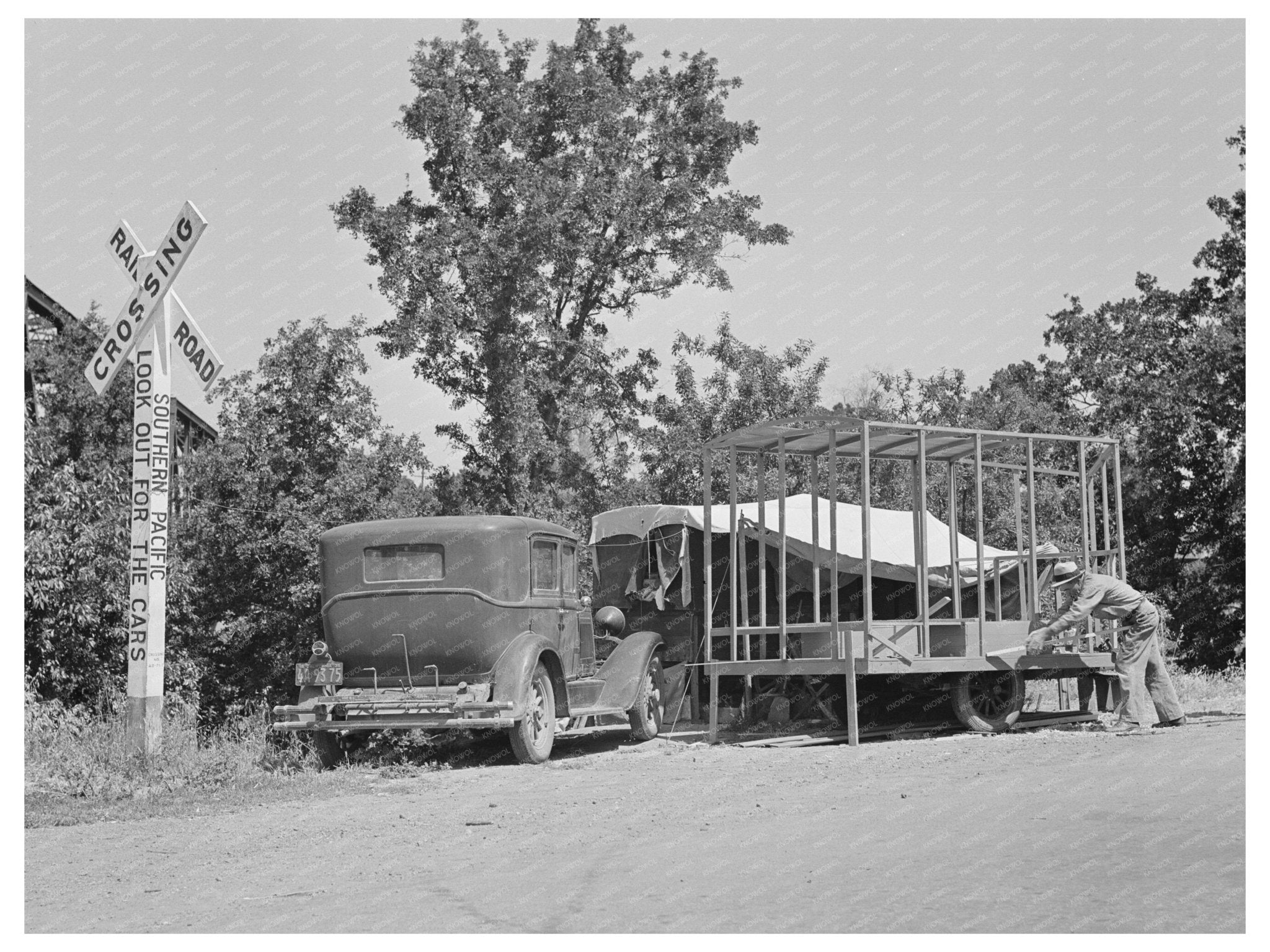 May 1935 California Homeless Individuals Constructing Housecars Mobile Homes - Available at KNOWOL