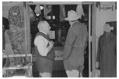 Merchant and Customer in Laurel Mississippi January 1939 - Available at KNOWOL