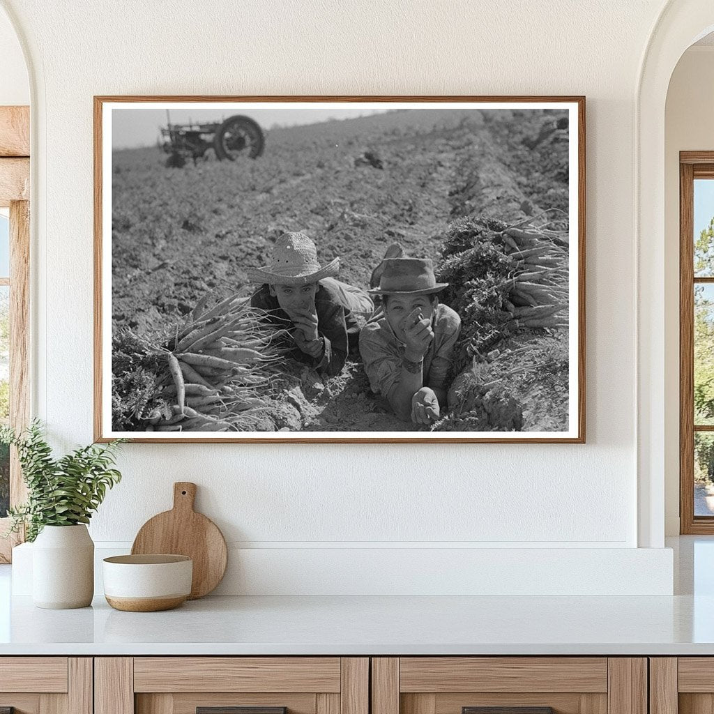 Mexican Agricultural Worker Cultivating Carrots 1939 - Available at KNOWOL