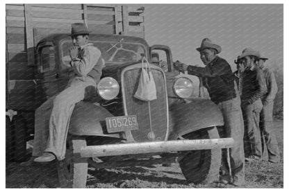 Mexican Carrot Workers in Santa Maria Texas 1939 - Available at KNOWOL