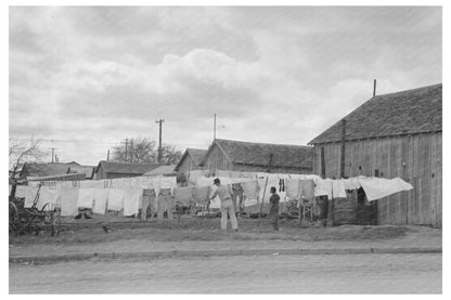 Mexican Day Laborers Housing Robstown Texas 1939 - Available at KNOWOL