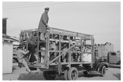 Mexican Spinach Cutters Depart for Work La Pryor 1939 - Available at KNOWOL