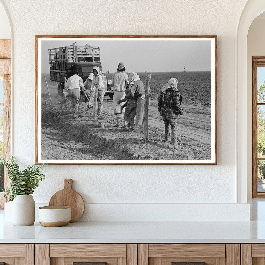 Mexican Women Unloading Truck in Texas Spinach Field 1939 - Available at KNOWOL