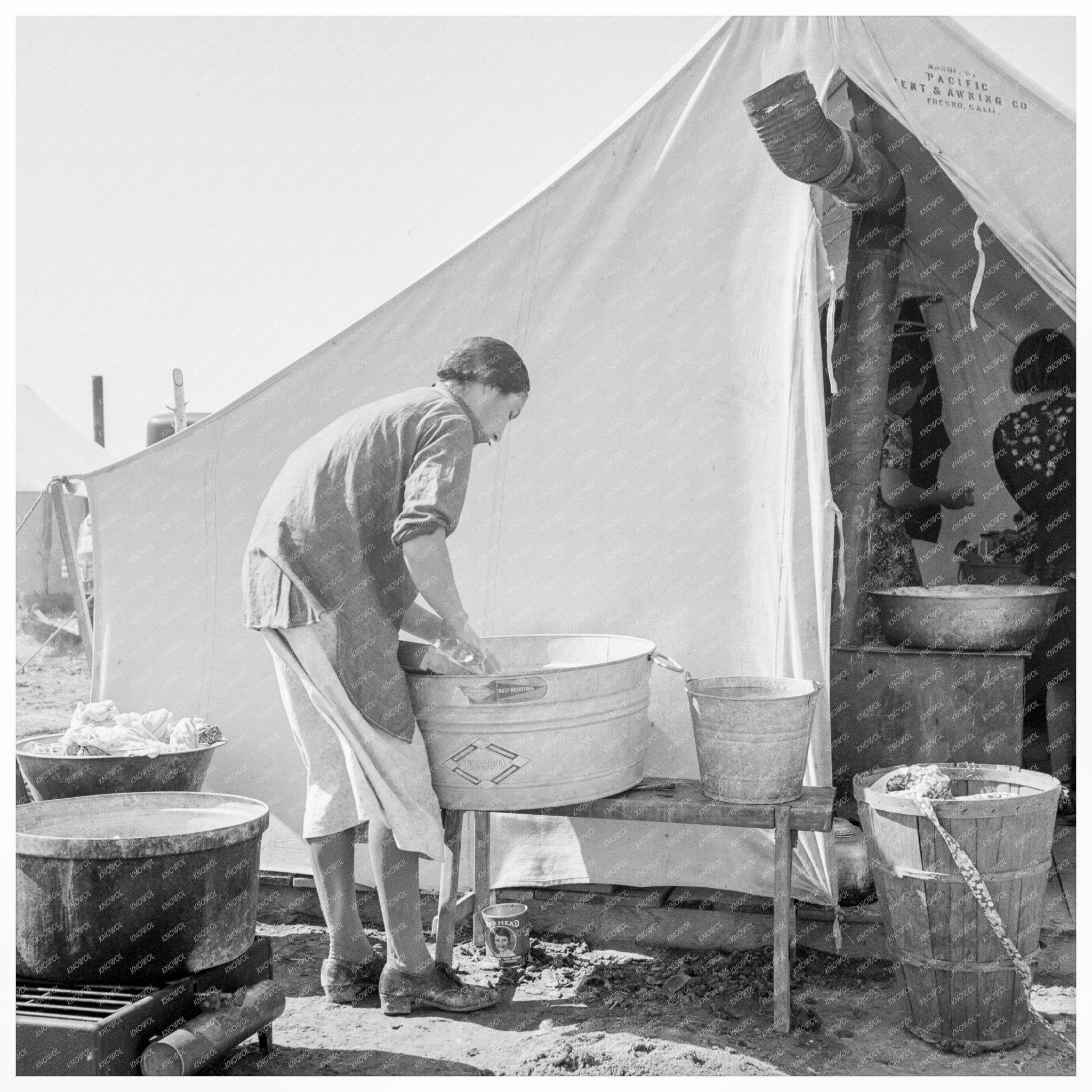 Migrant Farm Workers Family in California 1939 - Available at KNOWOL