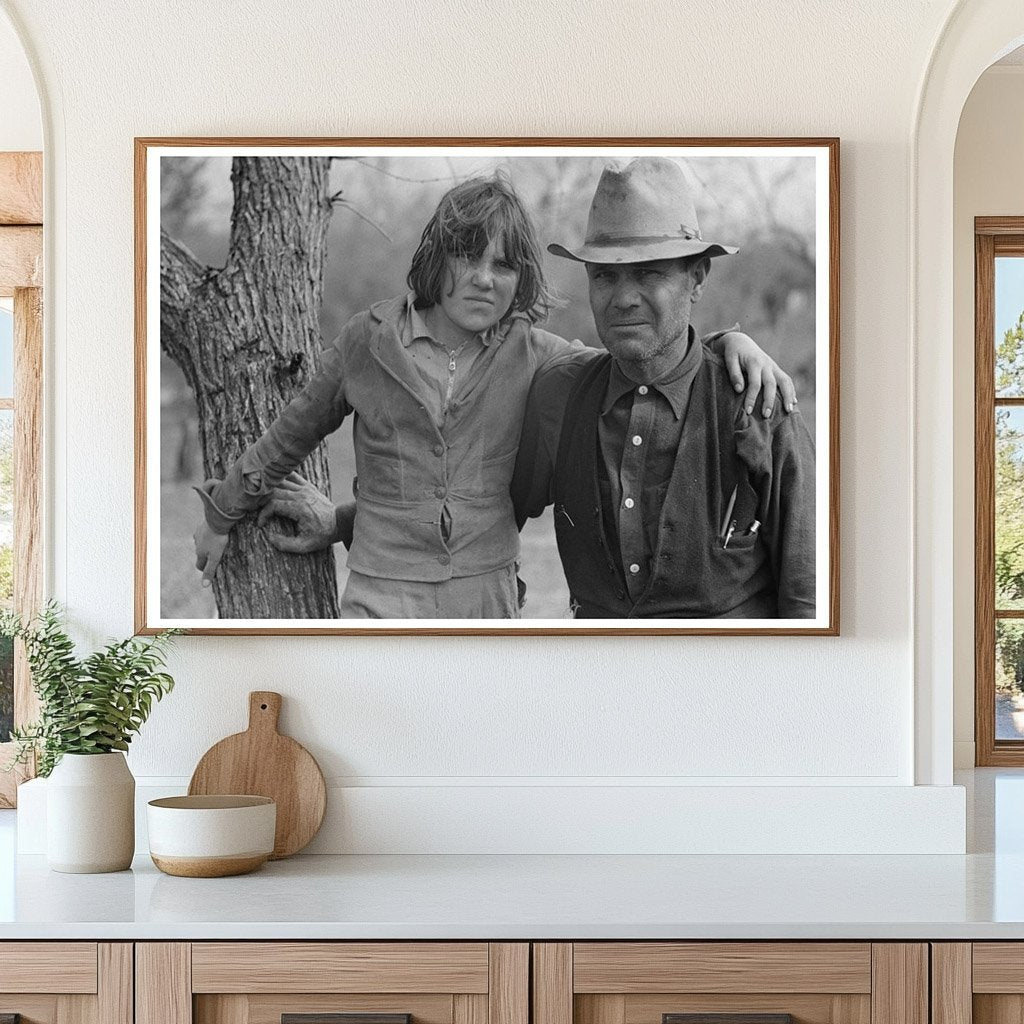 Migrant Father and Daughter in Texas 1939 - Available at KNOWOL