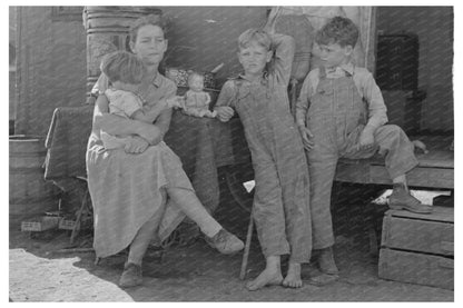 Migrant Mother and Children in Weslaco Texas 1944 - Available at KNOWOL