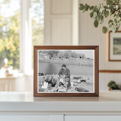 Migrant Mother Sewing in Oregon 1939 - Available at KNOWOL