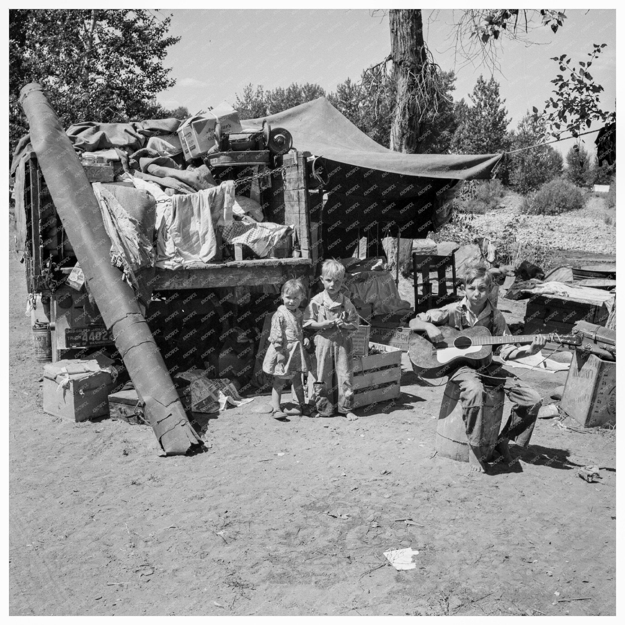 Migratory Children in Ramblers Park Yakima Valley 1939 - Available at KNOWOL