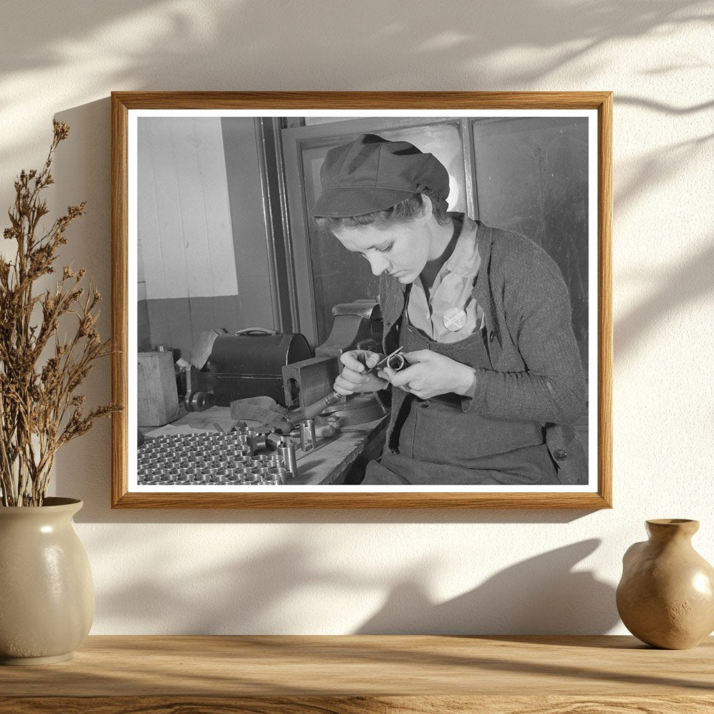 Milwaukee Woman Assembling M5 and M7 Guns 1943 - Available at KNOWOL