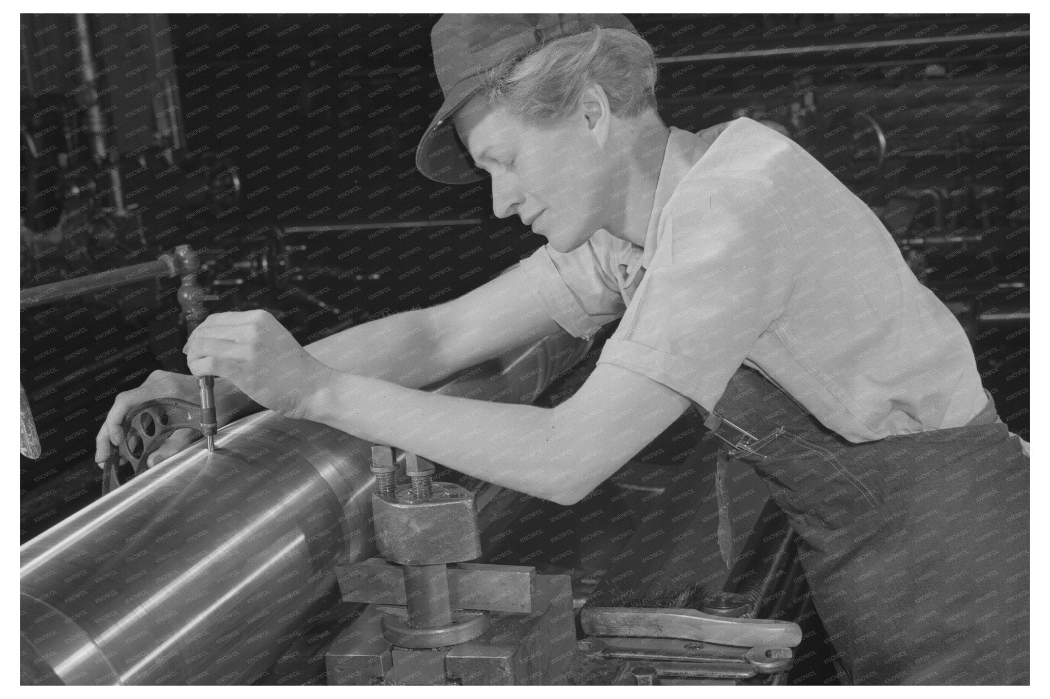 Milwaukee Woman Inspects M7 Gun February 1943 - Available at KNOWOL