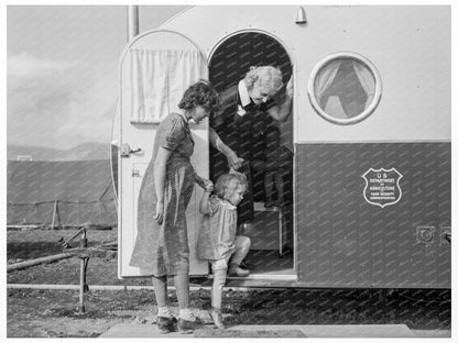 Mother and Child at Trailer Clinic Oregon 1939 - Available at KNOWOL