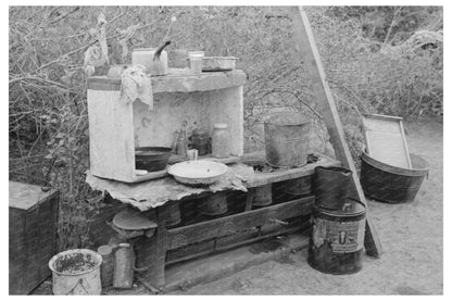 Mother and Child Migrant Workers Harlingen Texas 1939 - Available at KNOWOL