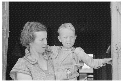 Mother and Child Sharecroppers in Southeast Missouri 1938 - Available at KNOWOL