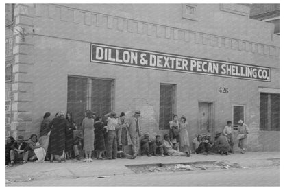 Pecan Shellers Lunch Break San Antonio Texas 1939 - Available at KNOWOL