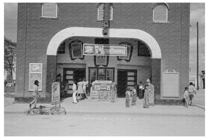 Pharr Texas Movie Waiting Scene February 1939 - Available at KNOWOL