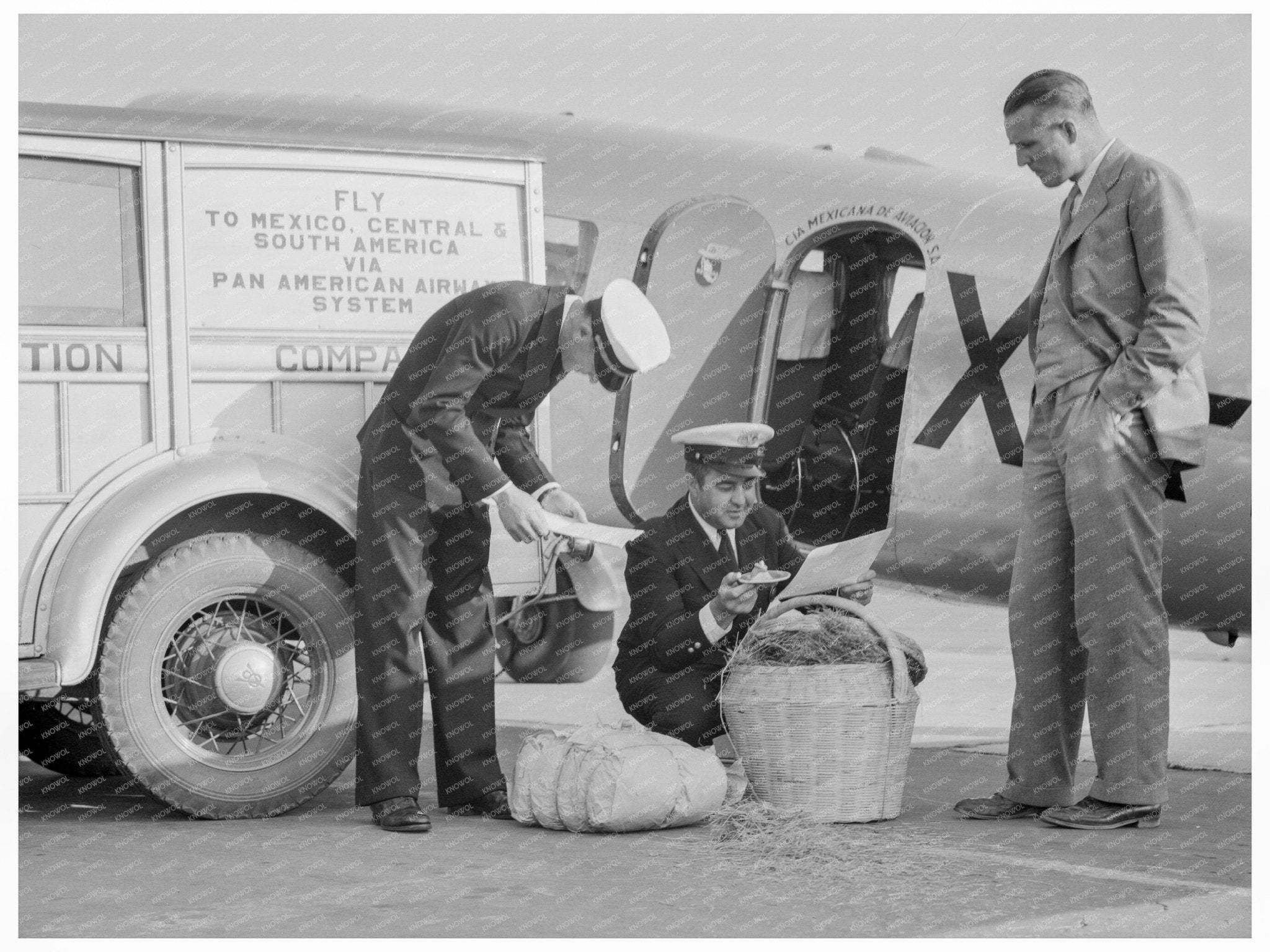 Plant Quarantine Inspection at Glendale Airport 1937 - Available at KNOWOL