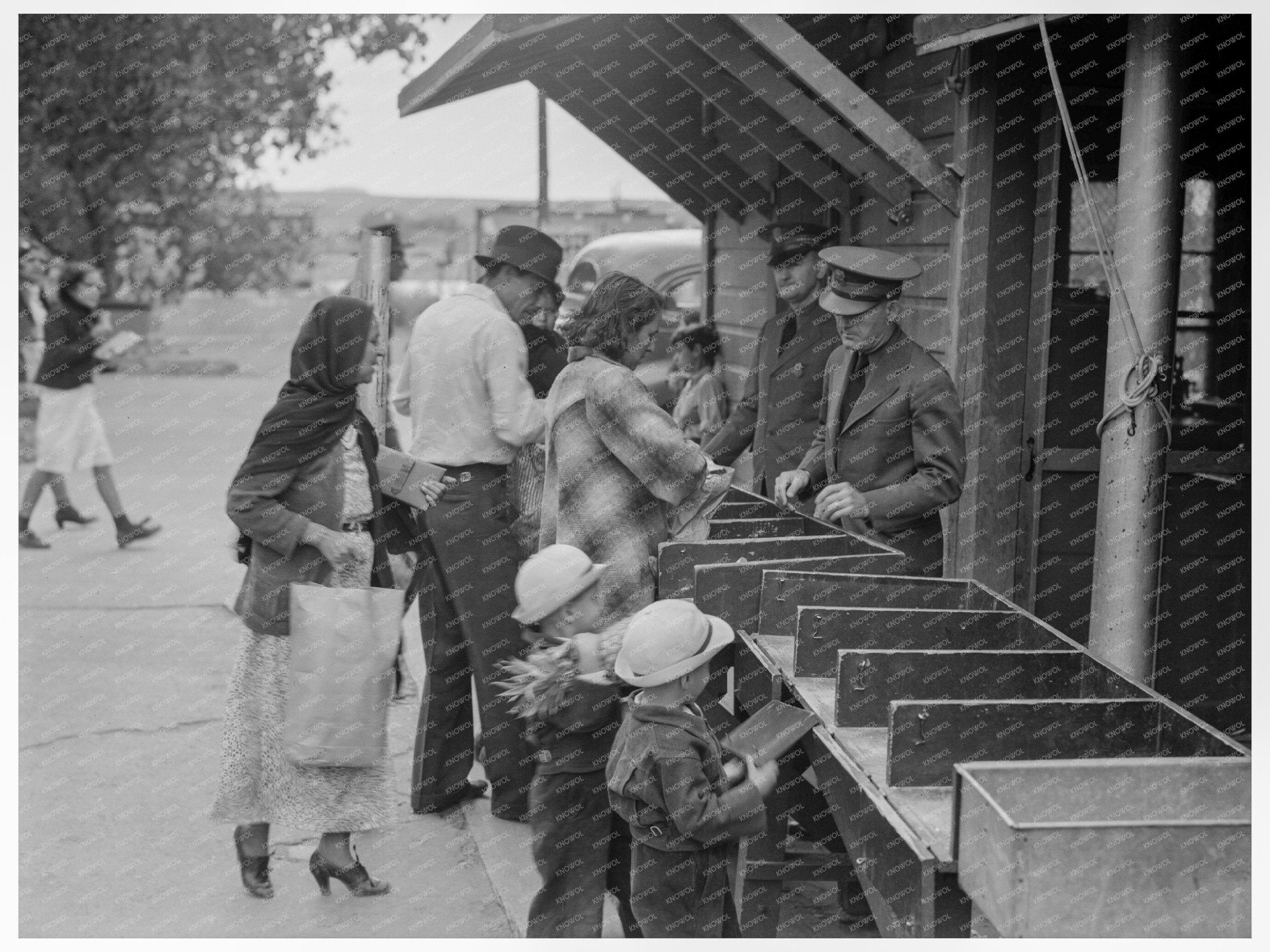 Plant Quarantine Inspectors at Juarez El Paso Border 1937 - Available at KNOWOL