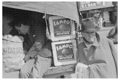 Potato Peddler and Newsboy in San Antonio 1939 - Available at KNOWOL