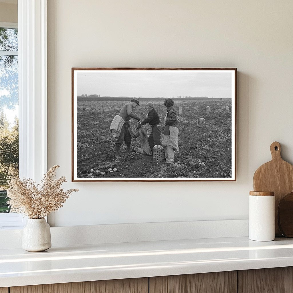 Potato Workers in East Grand Forks Minnesota 1937 - Available at KNOWOL