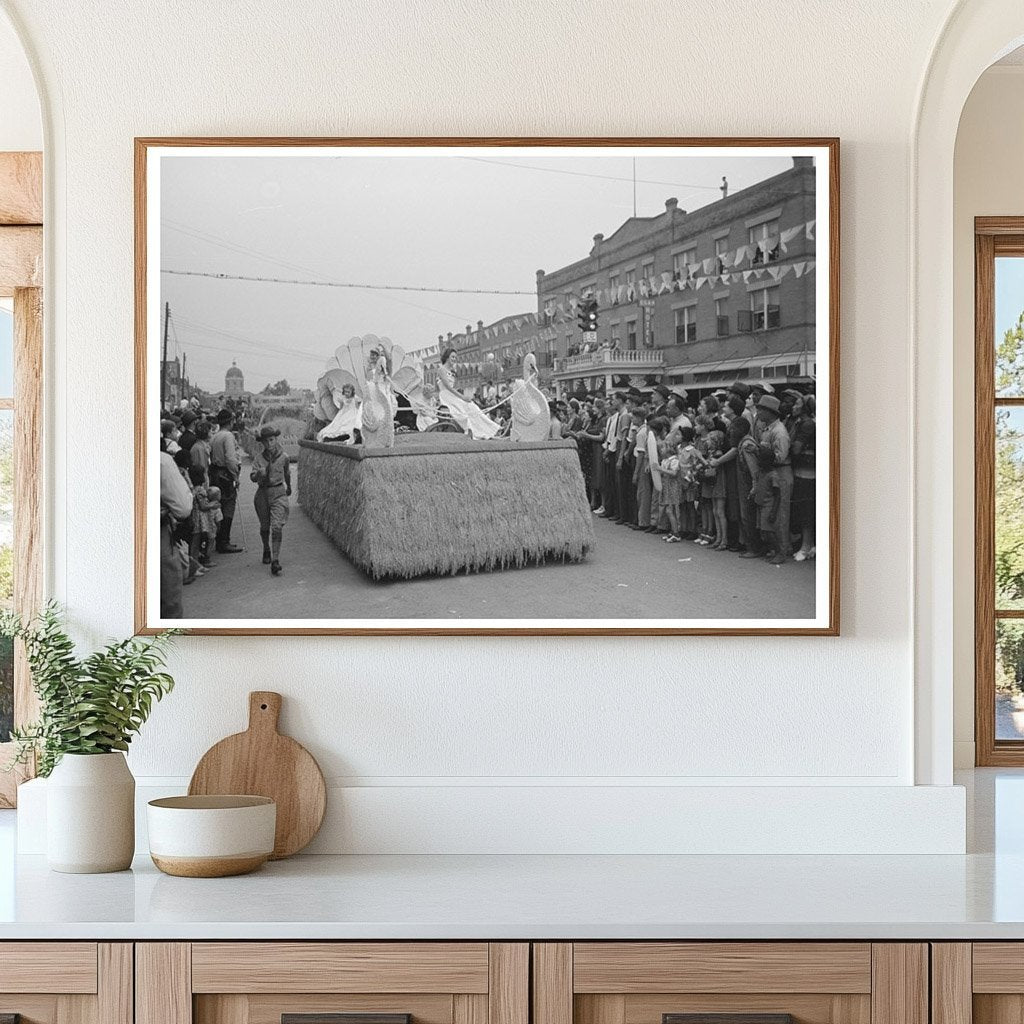 Queen and Attendant on Float National Rice Festival 1938 - Available at KNOWOL