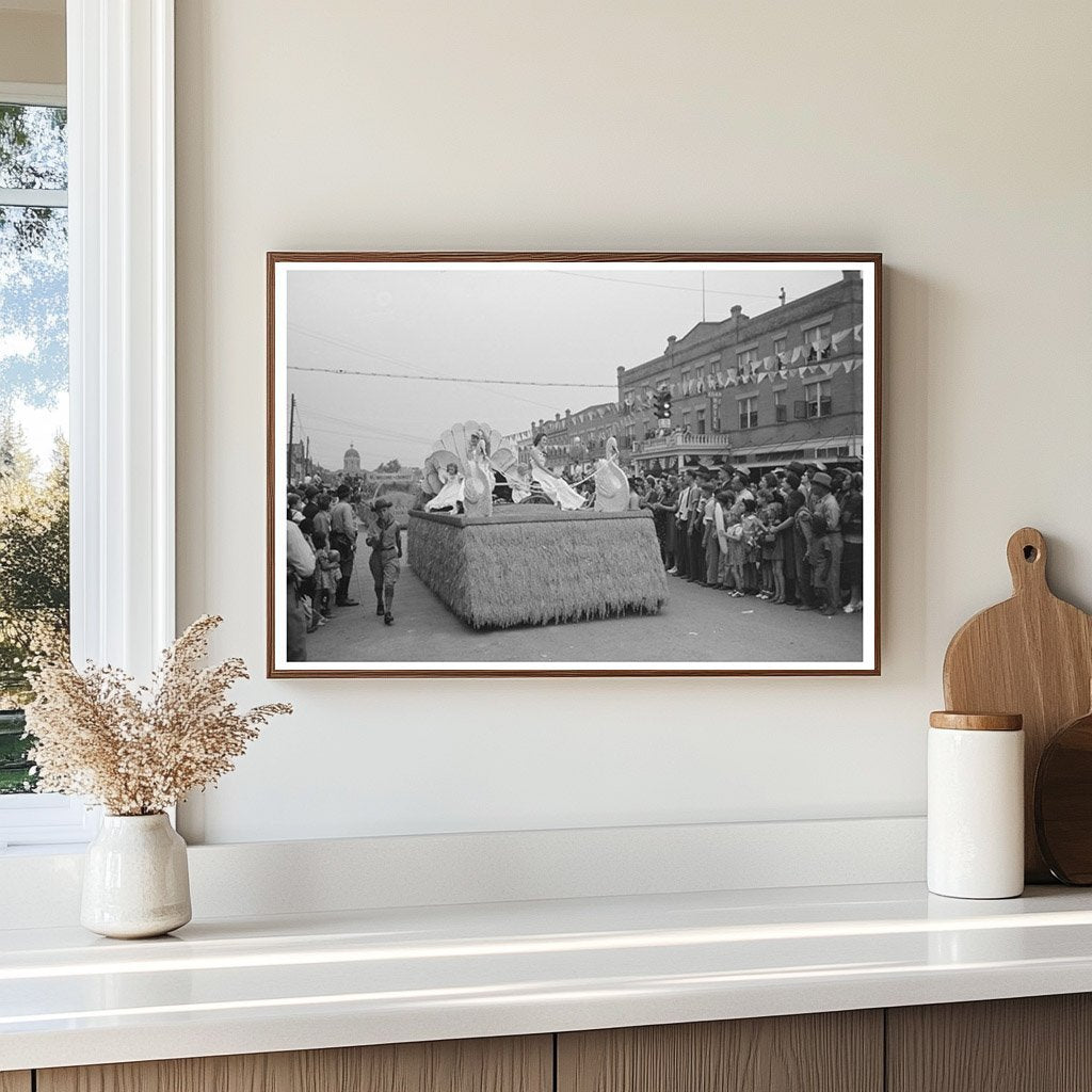 Queen and Attendant on Float National Rice Festival 1938 - Available at KNOWOL