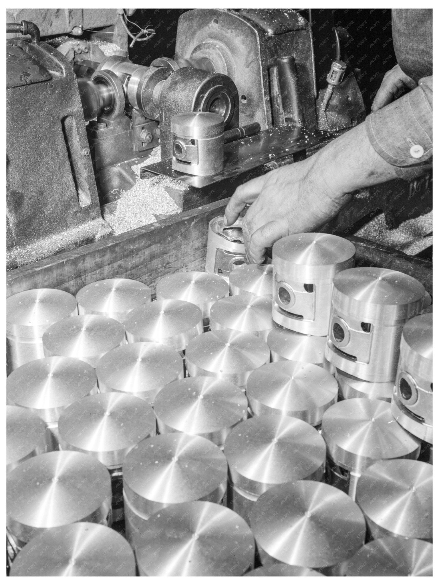 Reaming Pin Holes in Aluminum Pistons February 1942 - Available at KNOWOL